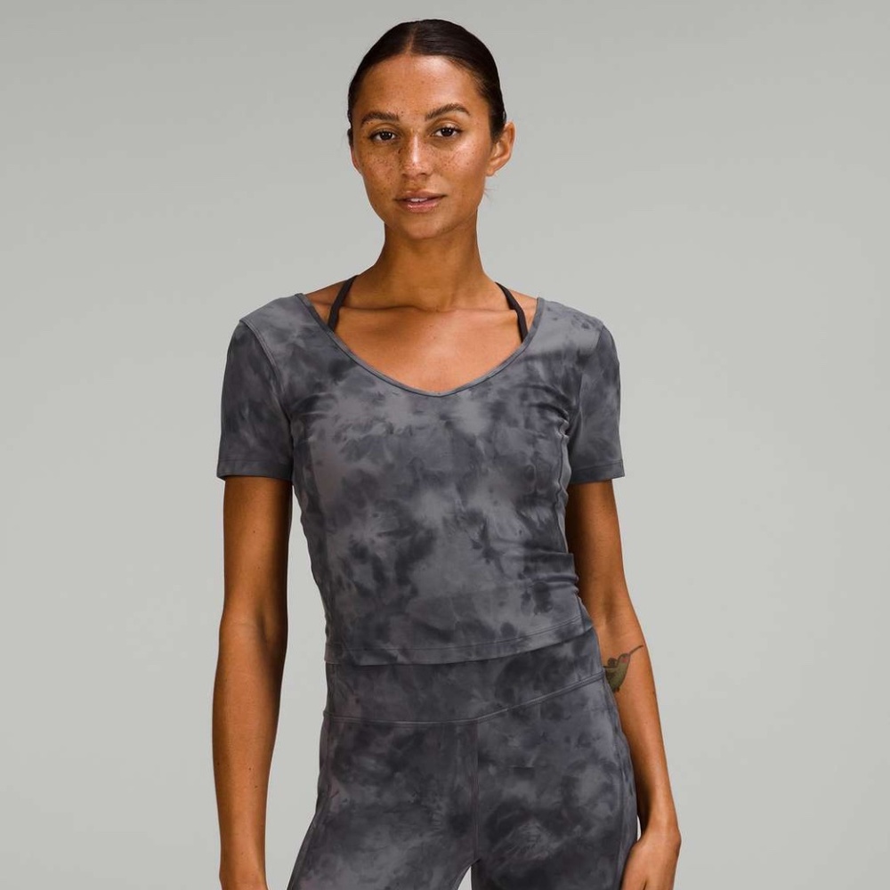 LULULEMON ALIGN CROPPED T-SHIRT IN DIAMOND DYE PITCH SIZE 6!